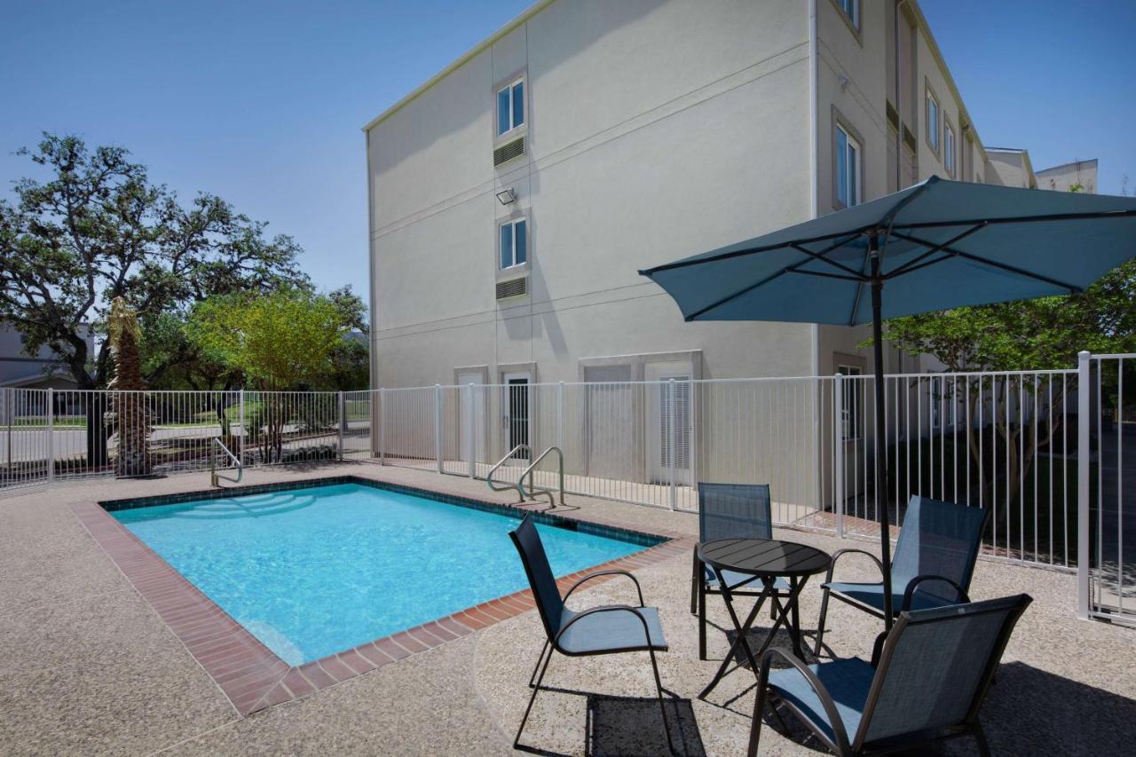 Baymont By Wyndham San Antonio Airport Hotel Exterior foto