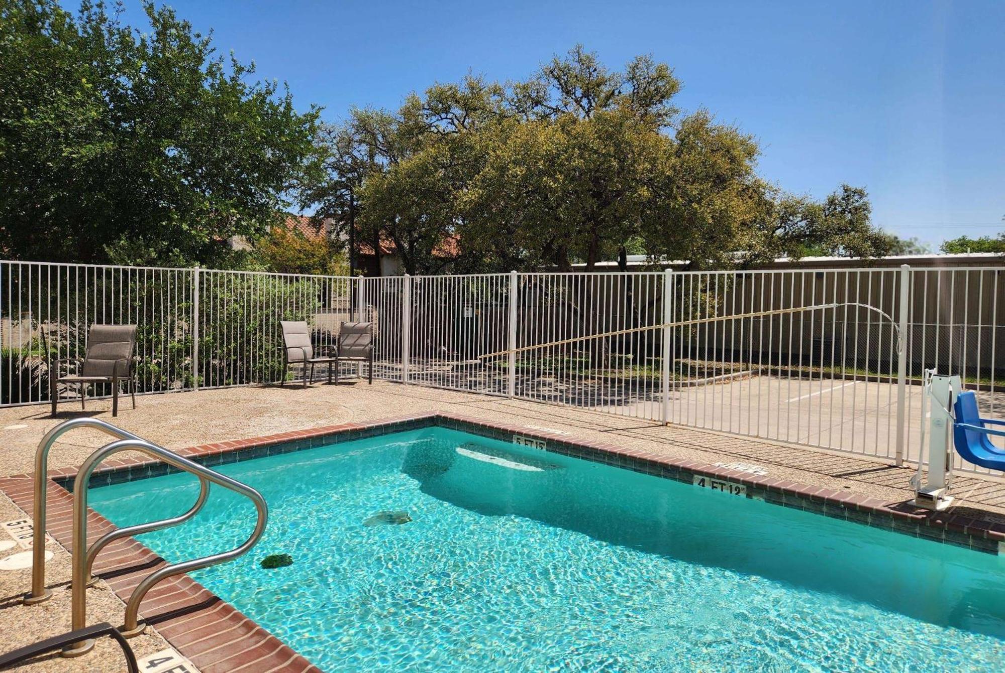 Baymont By Wyndham San Antonio Airport Hotel Exterior foto